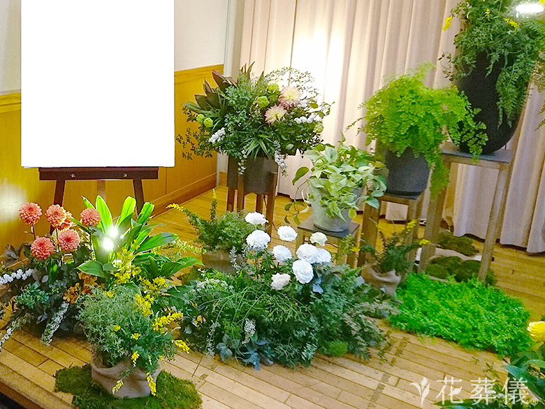 臨海斎場で葬儀を行ったお客様の祭壇写真03