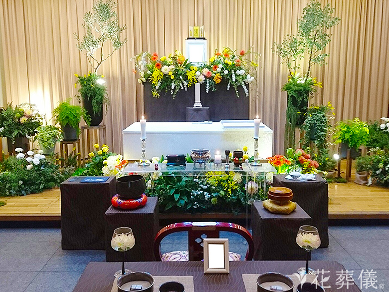 臨海斎場で葬儀を行ったお客様の祭壇写真01