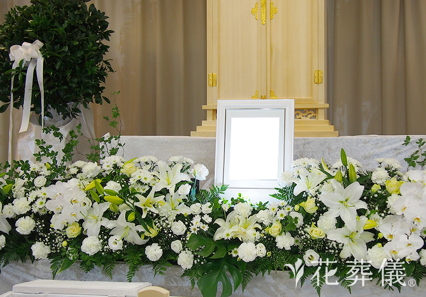 純真無垢の花祭壇