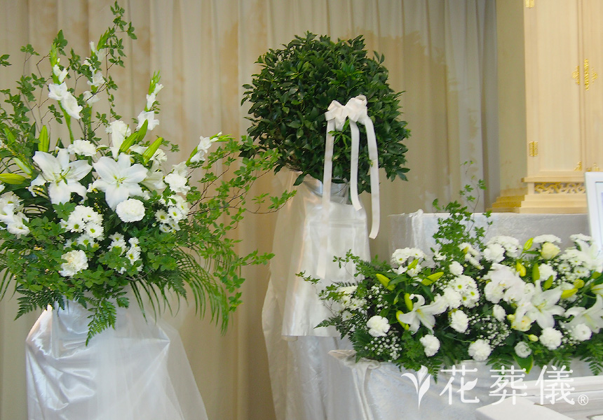 純真無垢の花祭壇