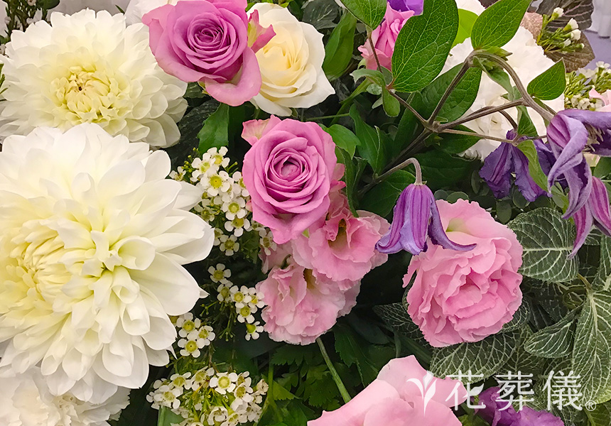 気品さと上品さをかたちにの花祭壇