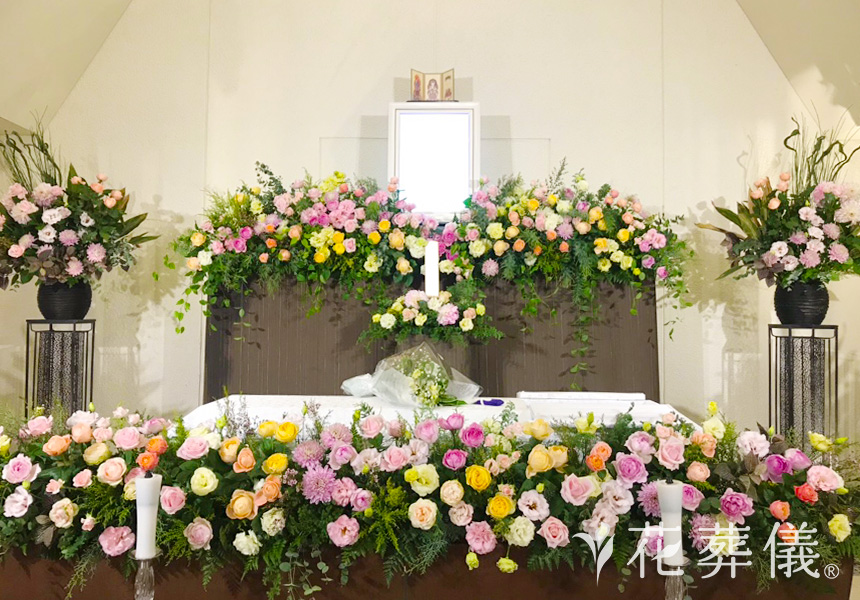 祭壇名：色とりどりのバラ