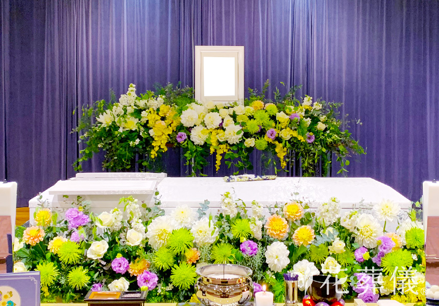 はじけて咲くの花祭壇