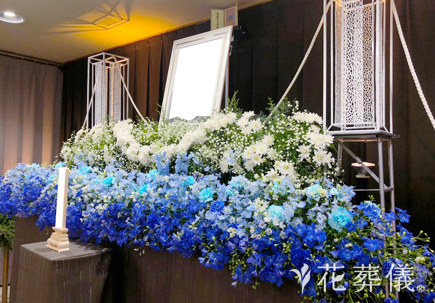 お花で海に掛かる「橋」を表現