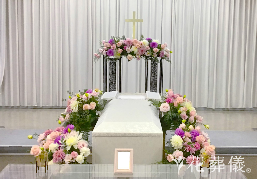 自分より私を愛してくれた人の花祭壇