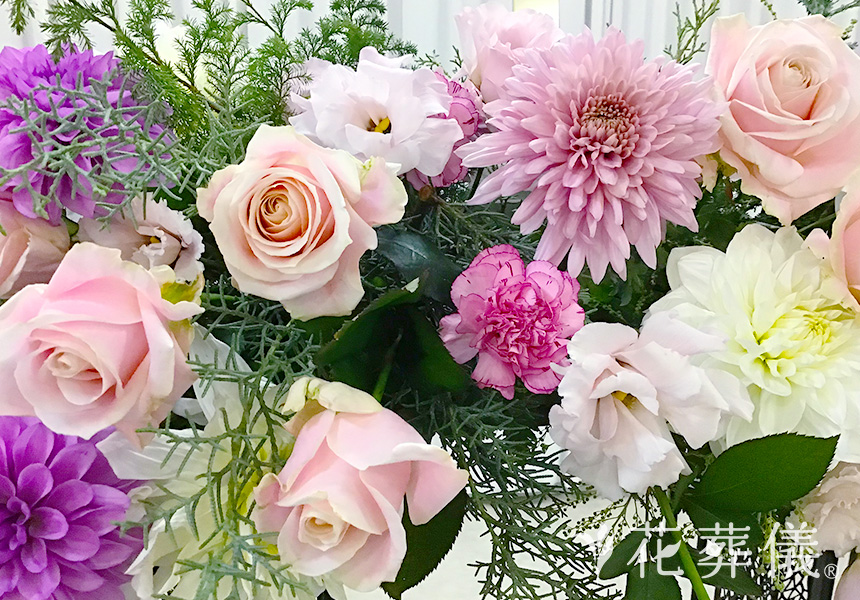 自分より私を愛してくれた人の花祭壇