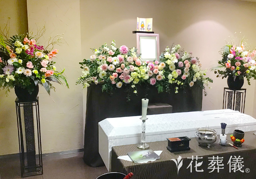 想いがいっぱいにはじけての花祭壇