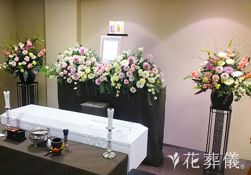 想いがいっぱいにはじけての花祭壇