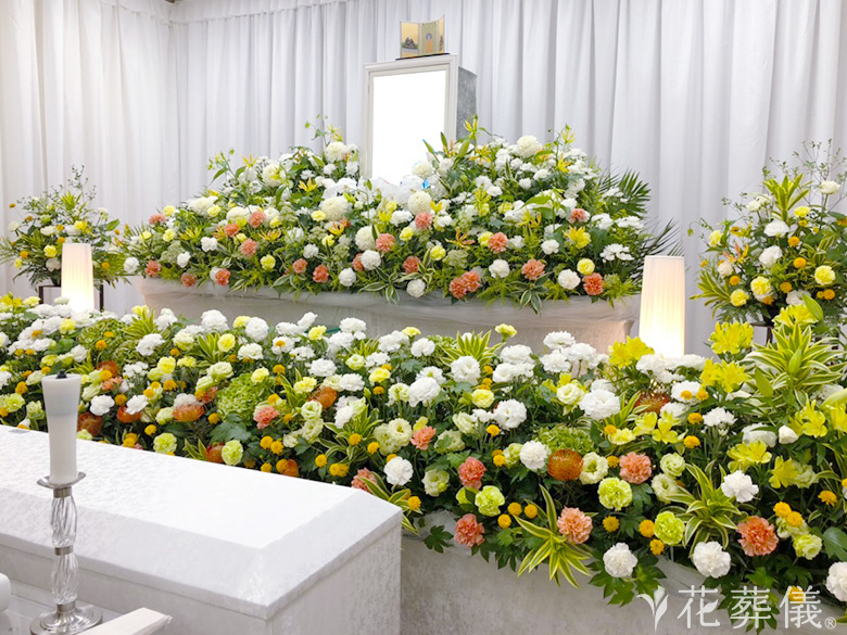 桐ヶ谷斎場で葬儀を行ったお客様の祭壇写真02