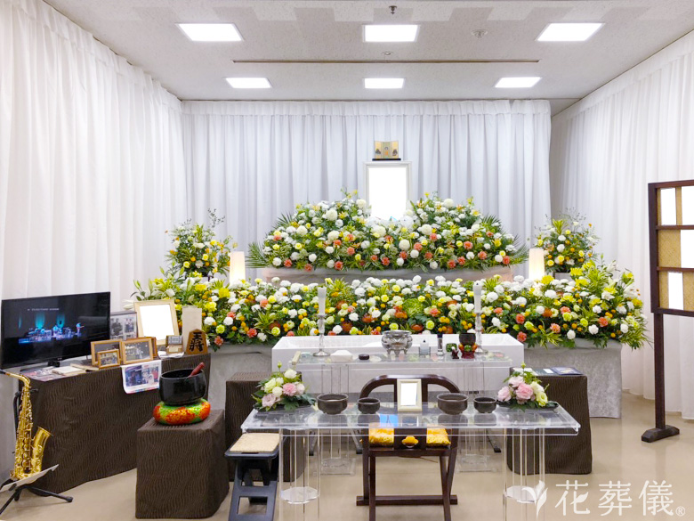 桐ヶ谷斎場で葬儀を行ったお客様の祭壇写真01