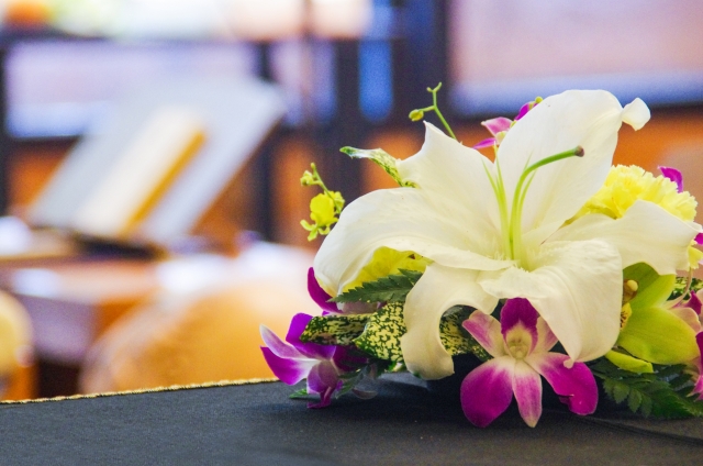 家族葬は会社 職場にどう連絡すればいい 家族が配慮すべきマナー 葬儀 家族葬 お葬式なら 花葬儀