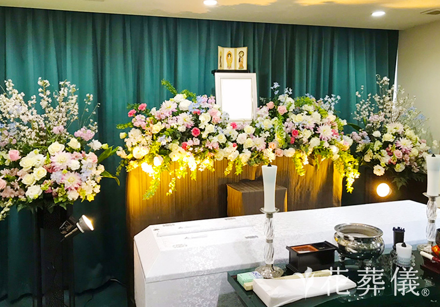 “ぽくない”オリジナルのデザインの花祭壇