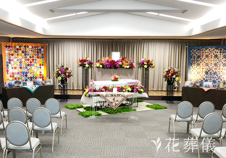 ご趣味とお花が広がる空間の花祭壇
