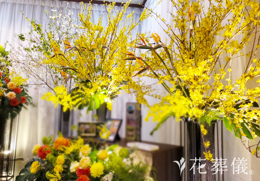 ゴールデンフラワーの花祭壇
