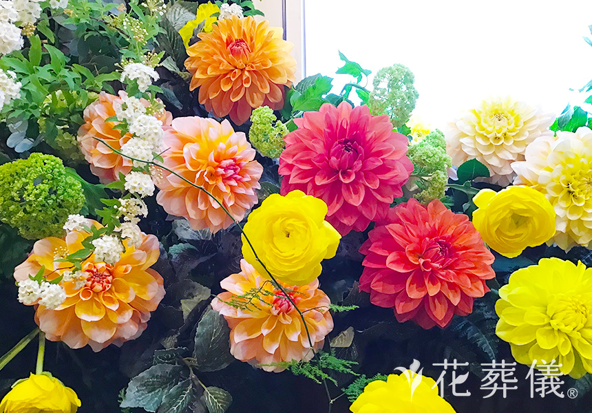 ゴールデンフラワーの花祭壇