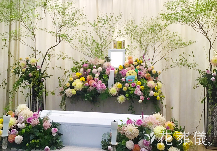 With「梨の妖精」の花祭壇