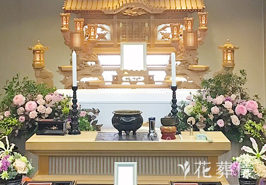 「より優美で繊細な」の花祭壇