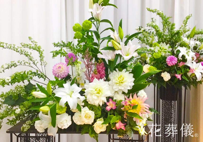 花が好きな彼女への花祭壇