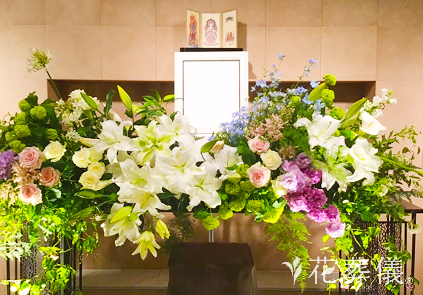 ナチュラルパステルの花祭壇