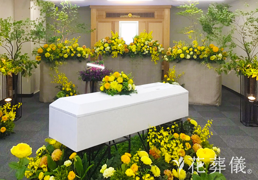 花祭壇ギャラリー 大好きな「黄色」のお花をふんだんに使った祭壇