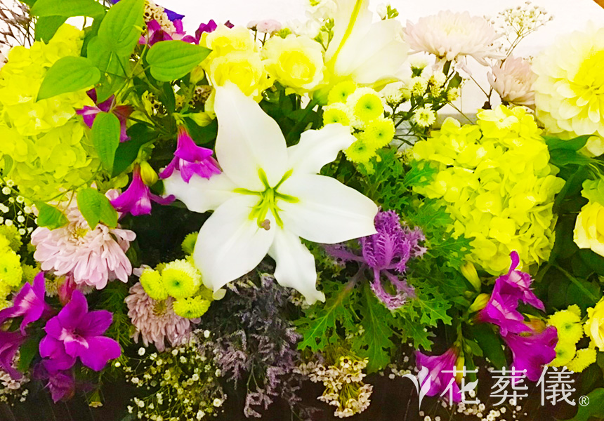 母の色の花祭壇
