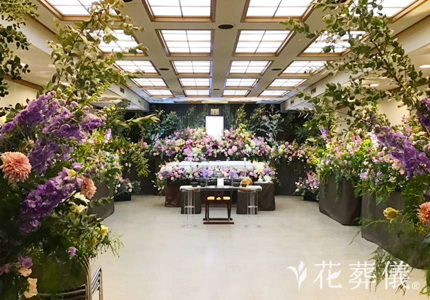ローズガーデンの花祭壇