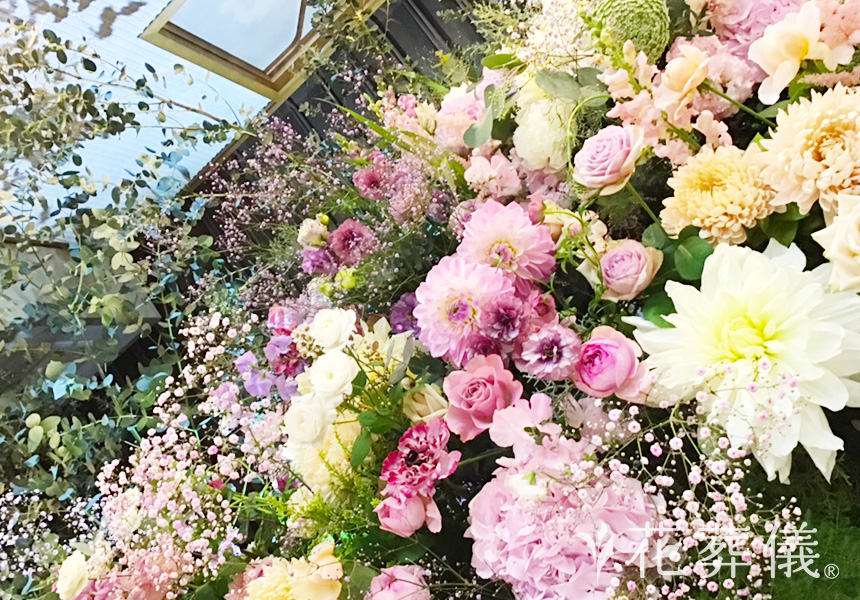 ローズガーデンの花祭壇