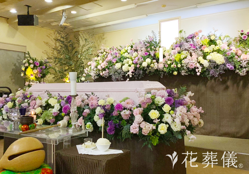 遠山に日があたるの花祭壇