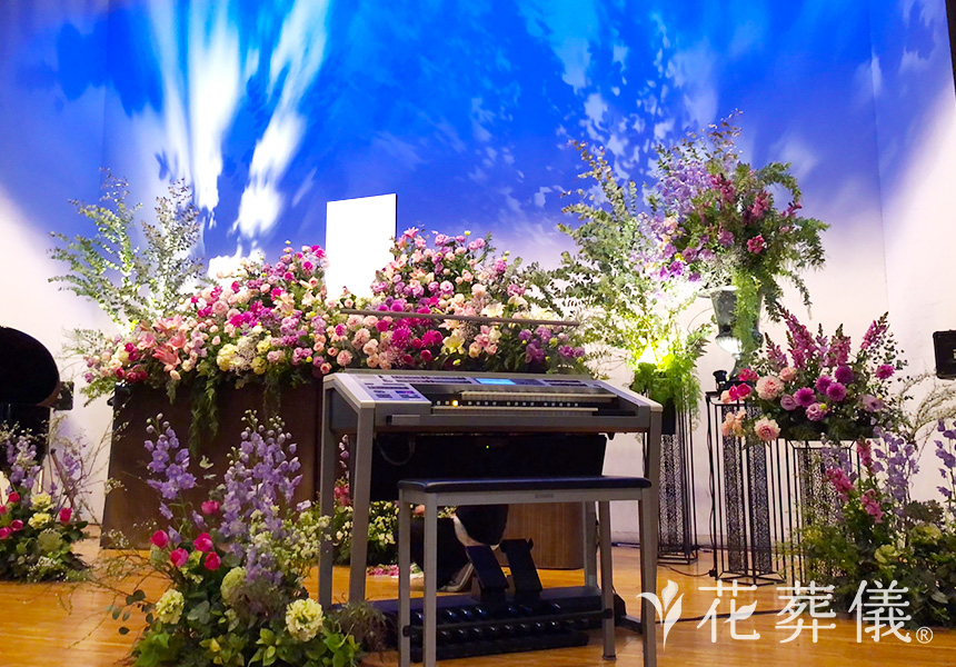 音と光と花の香の花祭壇