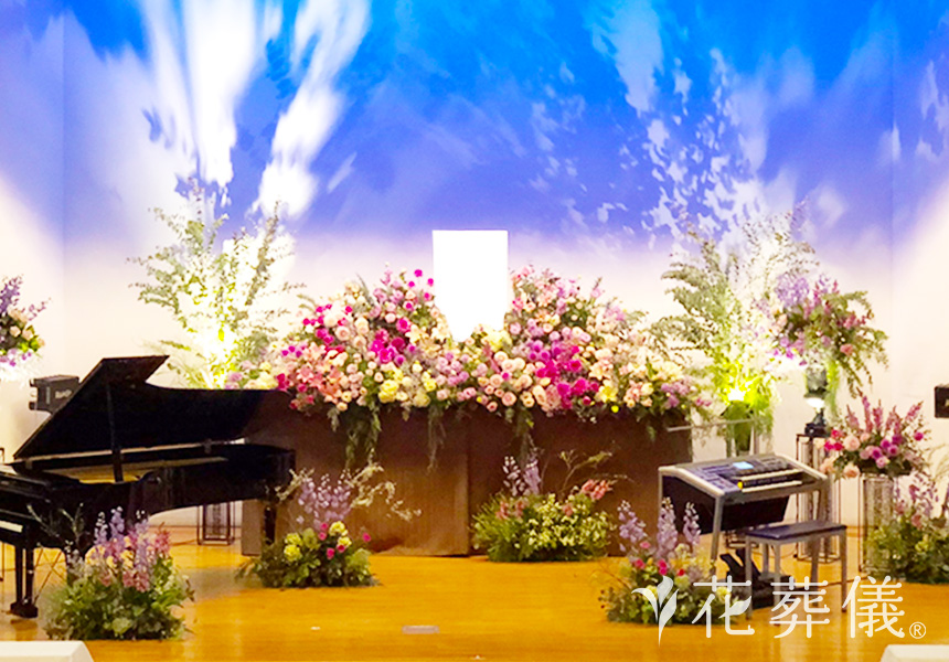 音と光と花の香の花祭壇