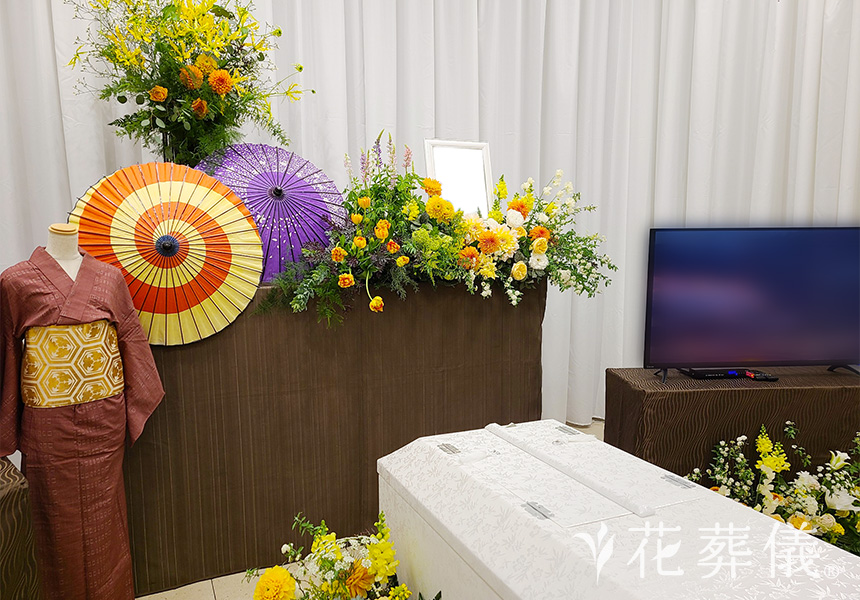 春告げ鳥来るの花祭壇