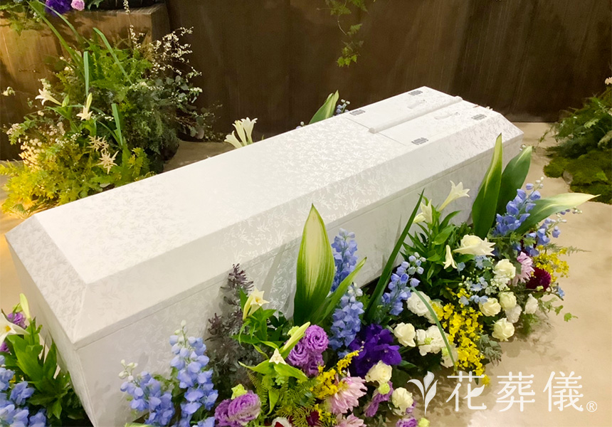 雪の果ての花祭壇