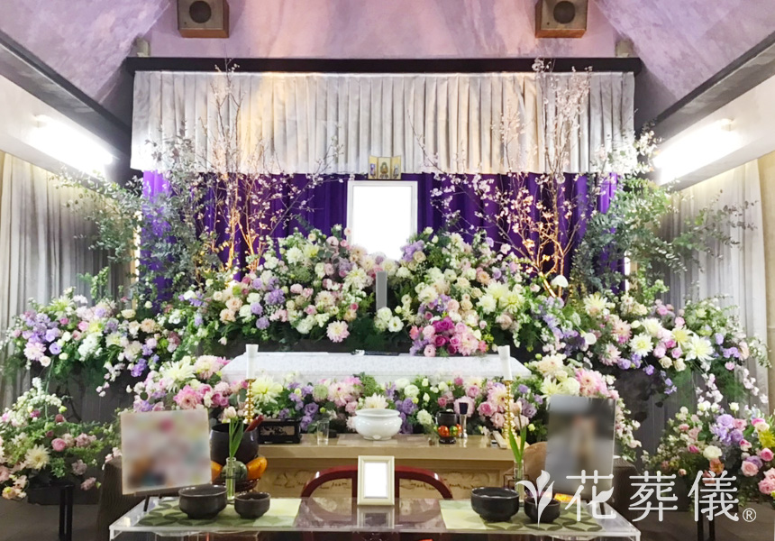 淡雪のなかでの花祭壇