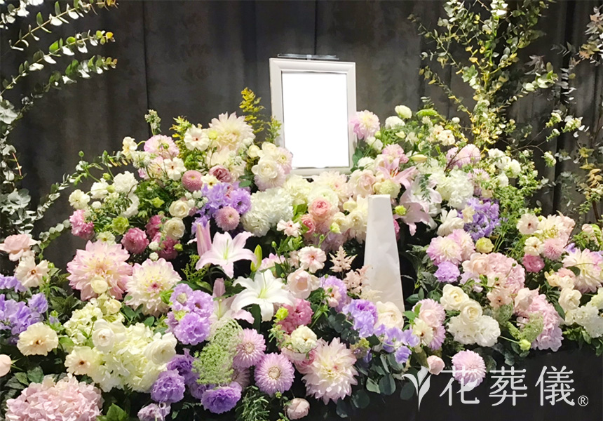 ゆっくりと夜が明けてゆくの花祭壇