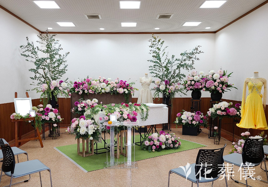 一輪一輪のあたたかさの花祭壇