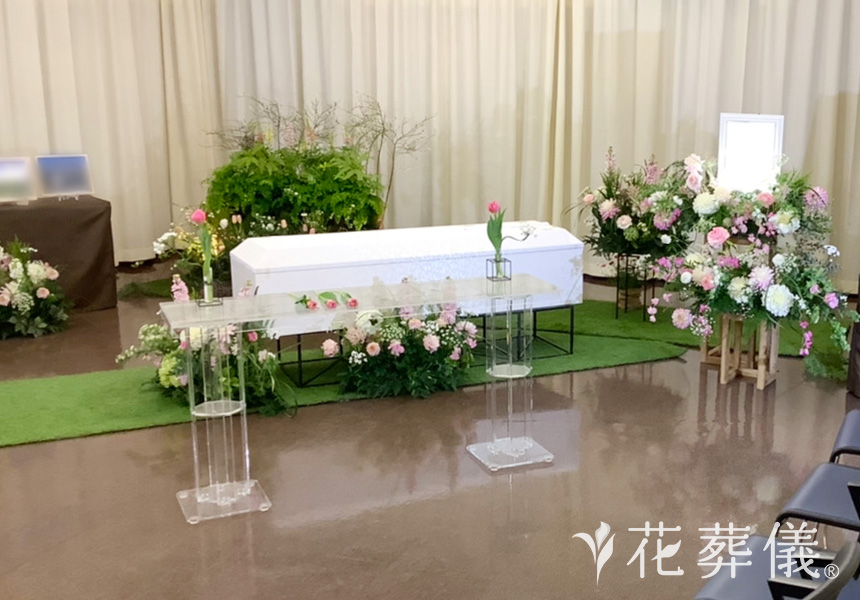 春霞を歩くの花祭壇