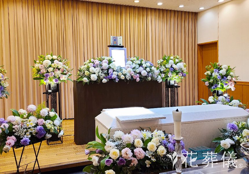 雨降って虹かかるの花祭壇