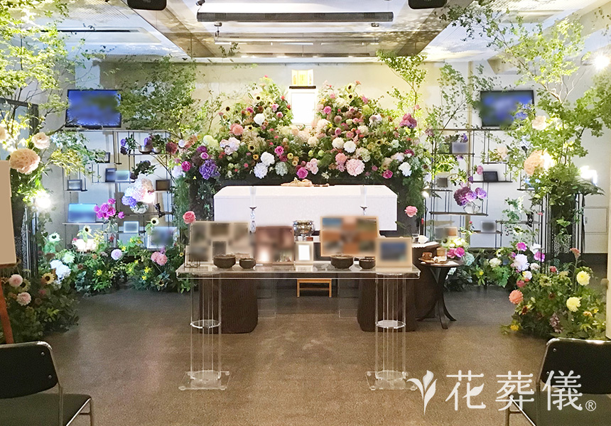 灯を寄せるの花祭壇