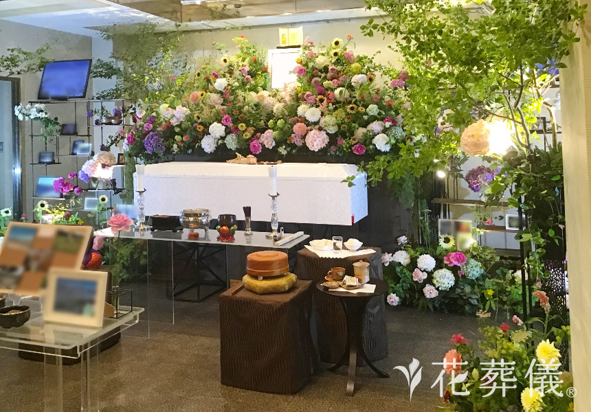 灯を寄せるの花祭壇