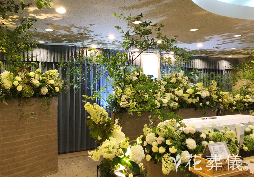 グリーンミストの花祭壇