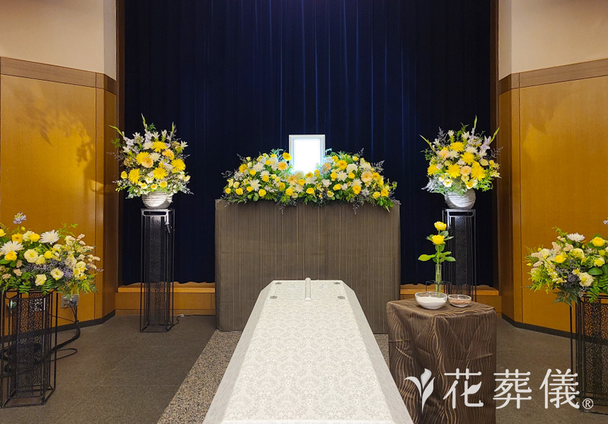 品のある空間の花祭壇
