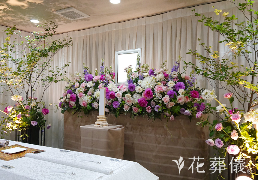 慈愛の花祭壇