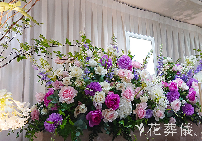 慈愛の花祭壇