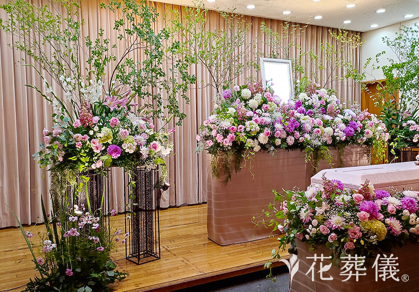 やさしい香りに包まれての花祭壇