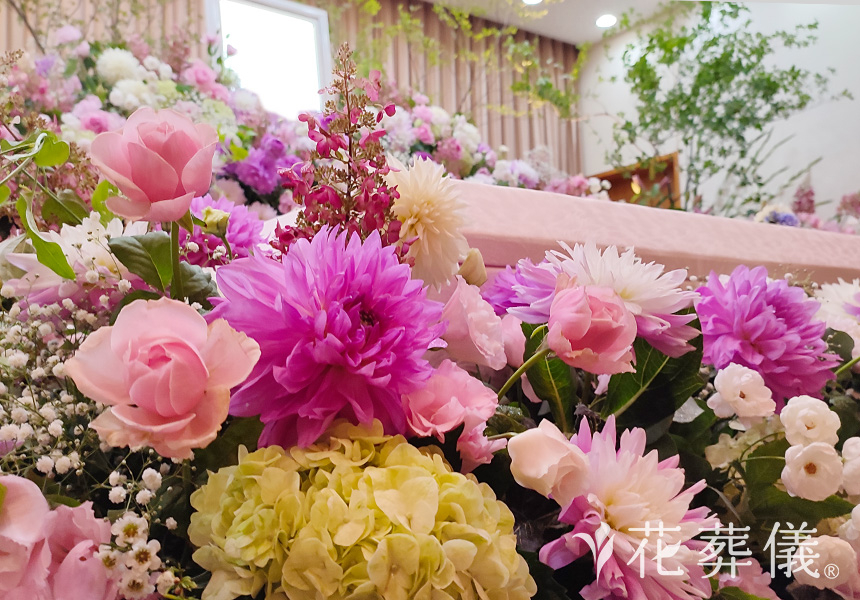 やさしい香りに包まれての花祭壇