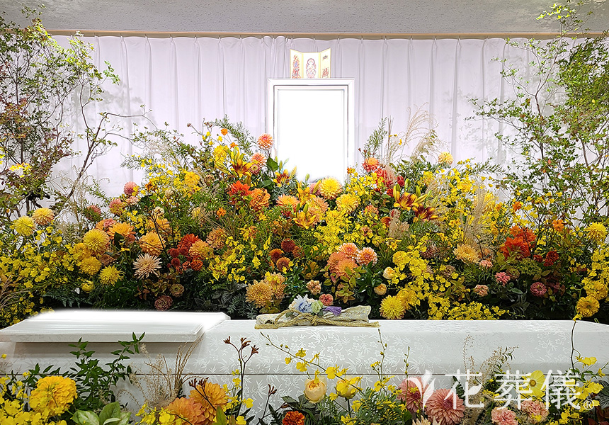 山梨の秋を感じての花祭壇