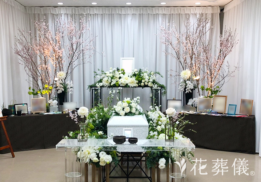 幻の滝の花祭壇