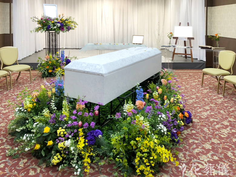 多磨葬祭場 日華斎場で葬儀を行ったお客様の祭壇写真01
