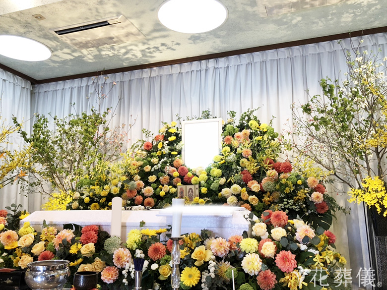 高徳寺新井白石記念ホールで葬儀を行ったお客様の祭壇写真02