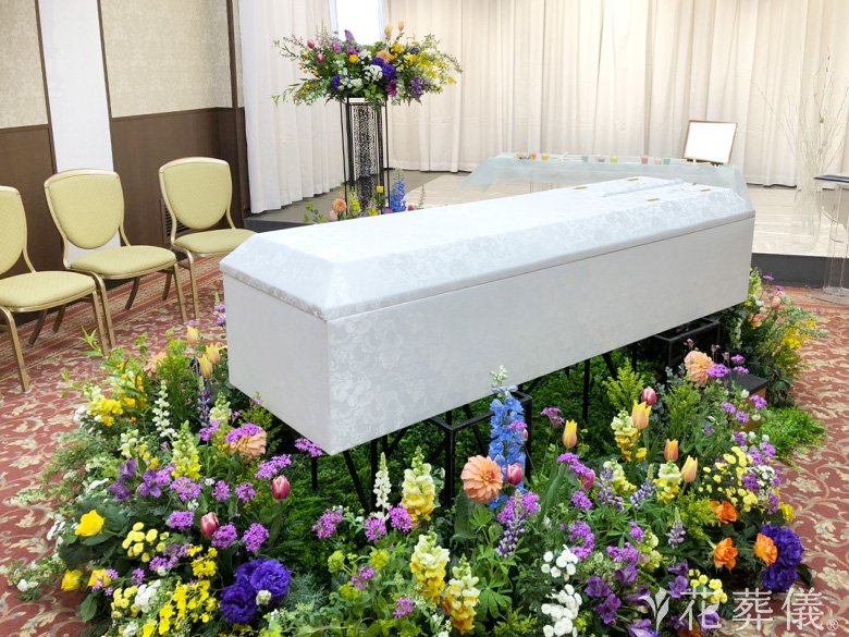 多磨葬祭場 日華斎場で葬儀を行ったお客様の祭壇写真02